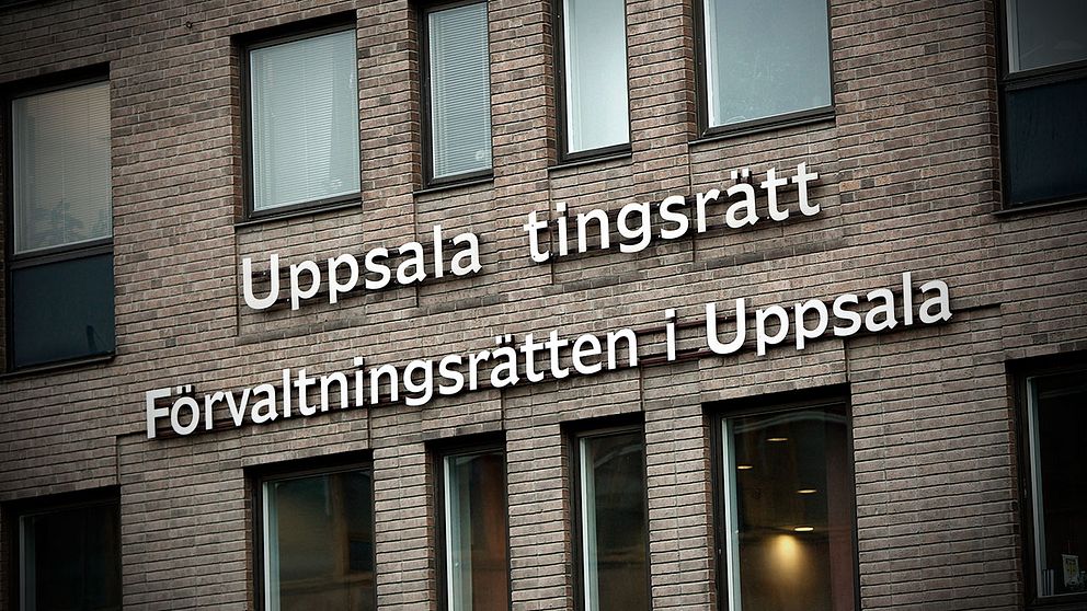 Fem tonåringar misstänks för en gruppvåldtäkt i Uppsala. Samtliga fem sitter häktade på sannolika skäl misstänkta för grov våldtäkt mot barn.