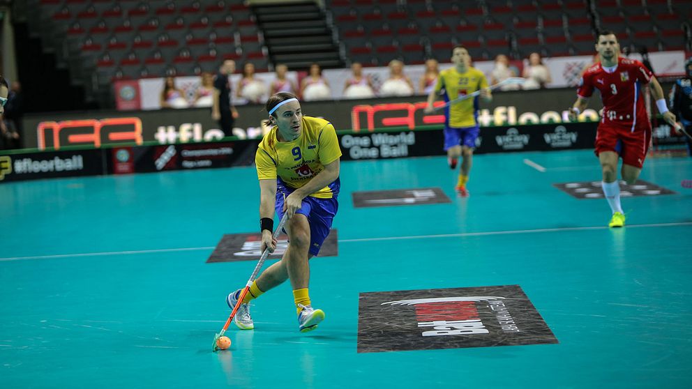 Alexander Galante Carlström och Sverige säkrade gruppsegern i innebandy-VM.