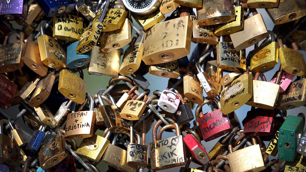 Kärlekslåsen i Paris togs ned för mer än ett år sedan.