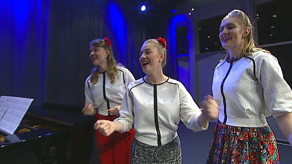 Hebbesisters på scen, Emelie, Josefin och Maria Hebbe