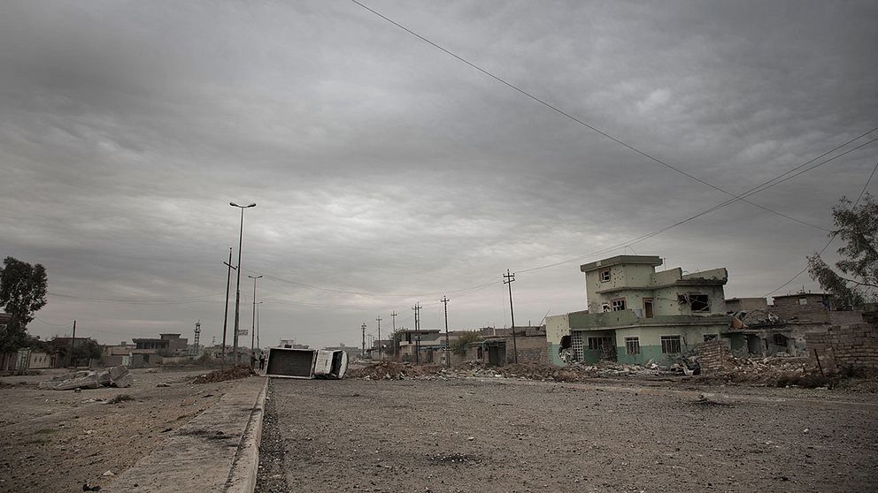 Striderna mellan Islamiska Staten och irakiska trupperna pågår bara några kvarter bort.