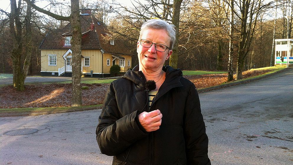 Maggan Gustafsson från Slättåkra väntar vid Spenshult.