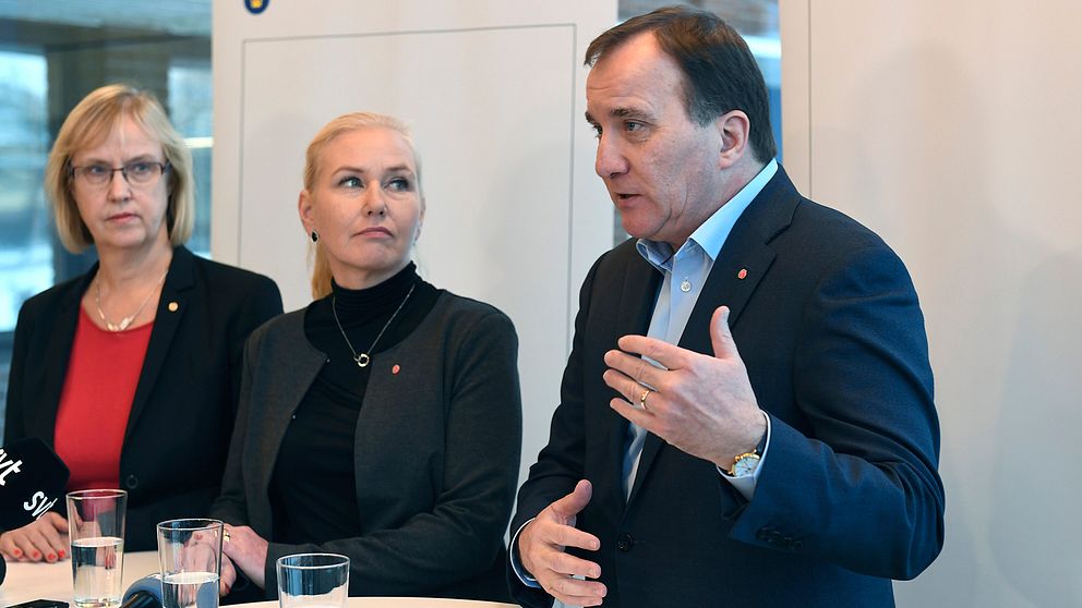 Statsminister Stefan Löfven (S) infrastrukturminister Anna Johansson och Trafikverkets generalsekreterare Lena Erixon besöker Ericsson i Kumla.