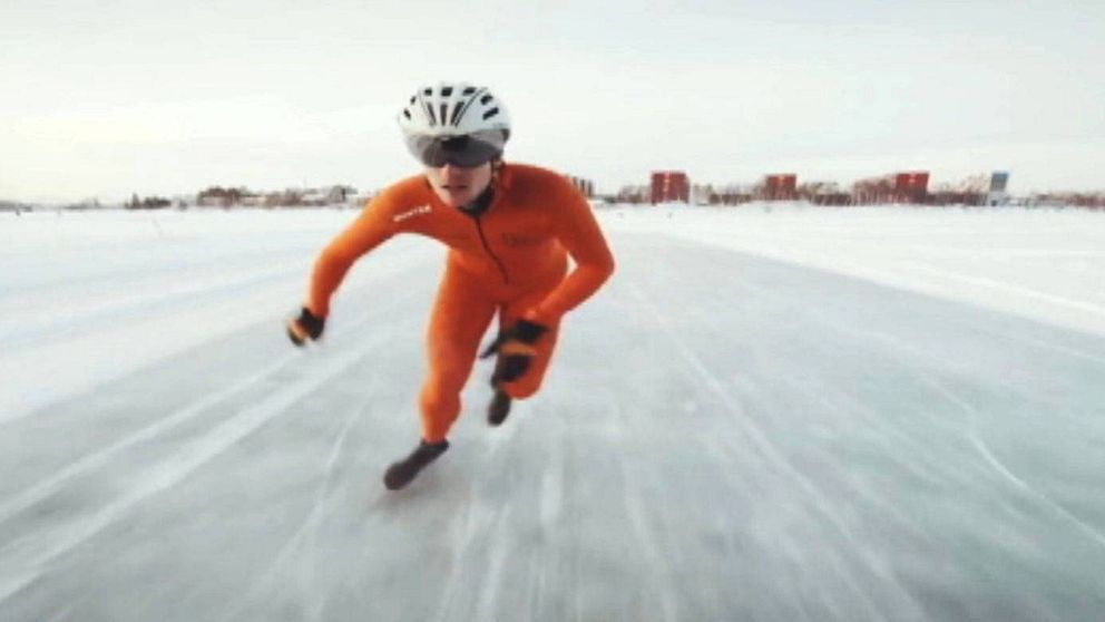 speed-skridskoåkare på isen i Luleå