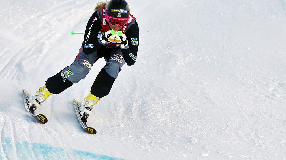 Anna Holmlund krockade med Sandra Näslund och körde bort finalchansen i Arosa.