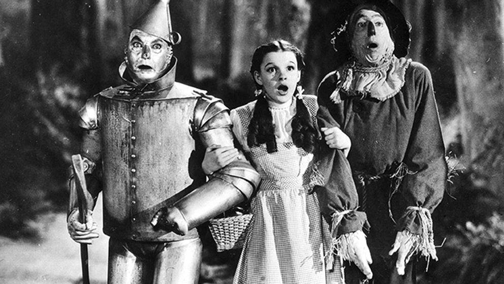 ”Trollkarlen från Oz” gav Judy Garland sitt genombrott 1939. Filmmusiken skrevs av EY Harburg och Harold Arlen.