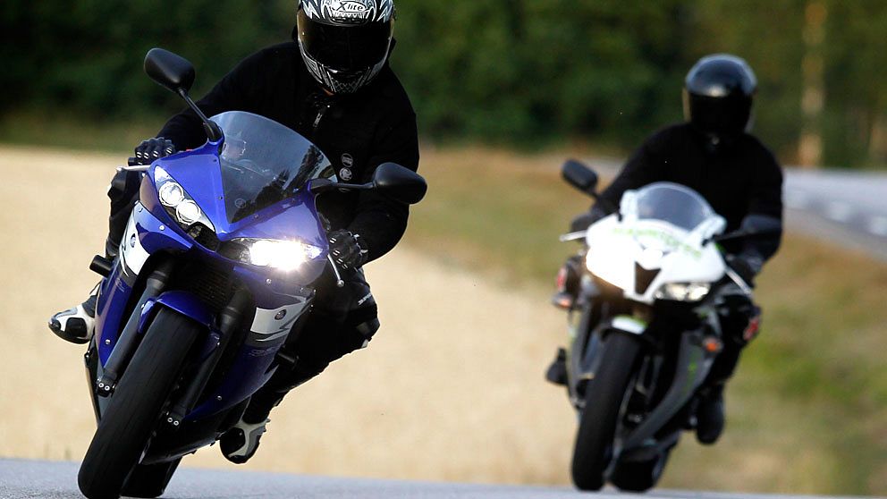 Numera använder motorcyklister skydd från topp till tå