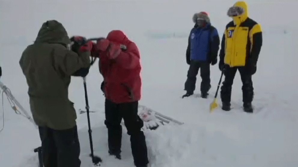 Aktivister borrar i Nordpolen