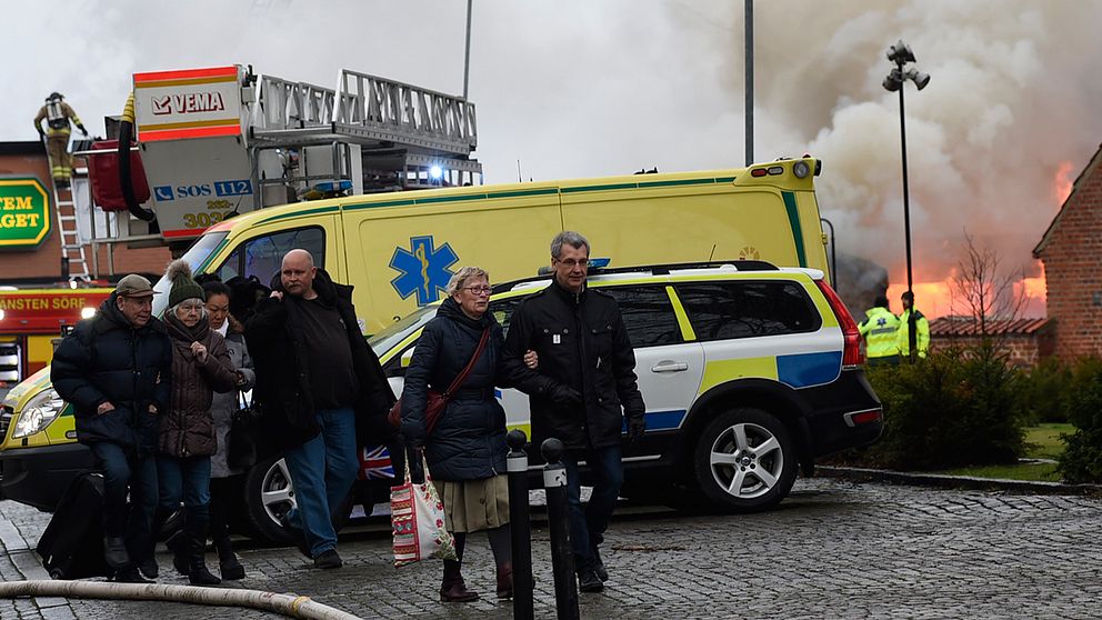 Kommunalrådet hjälper till med brandevakuering