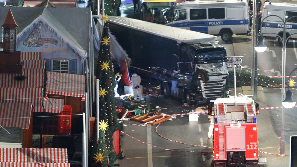 Lastbilen kördes rätt in i en julmarknad i Berlin.