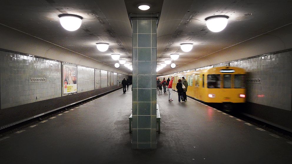 Den 37-årige polacken attackerades på juldagen på tunnelbanestationen Schönleinstrasse i Berlin.