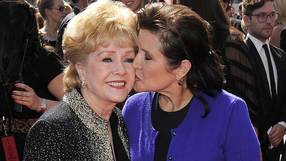 Debbie Reynolds och Carrie Fisher på en Emmy-gala 2011.