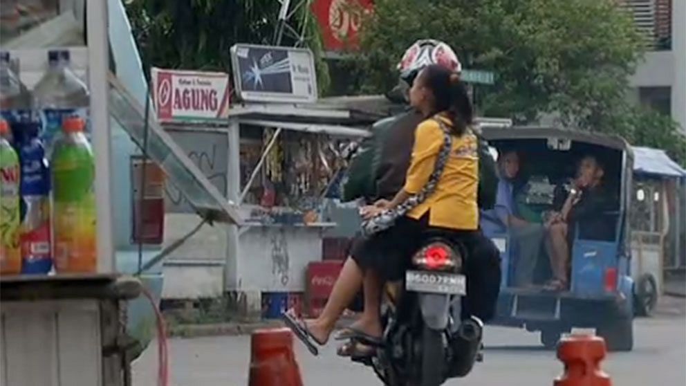 Par på mc i Indonesien.