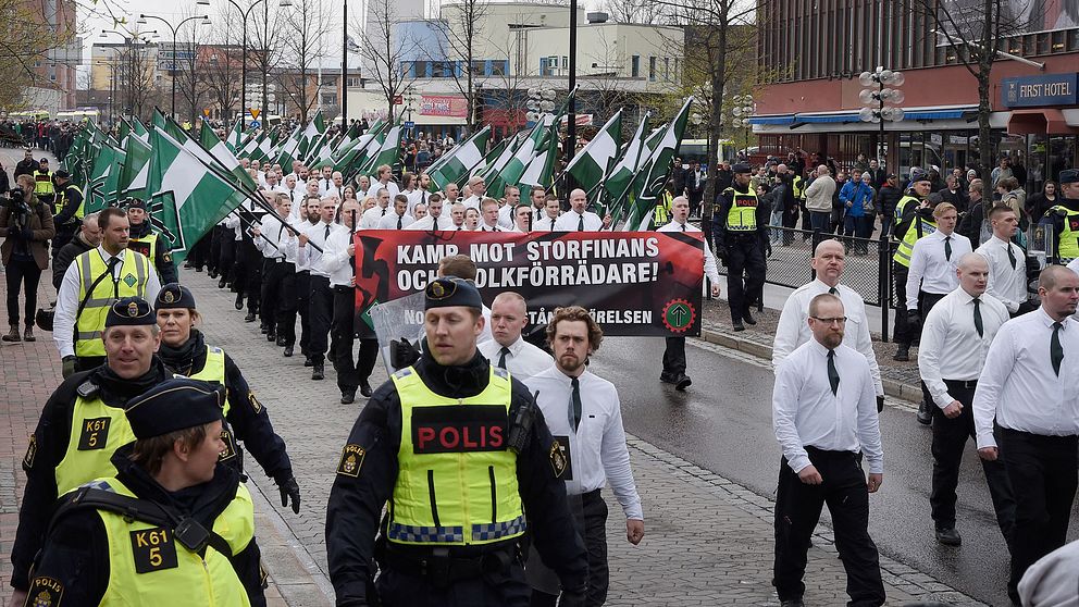 Nazistiska Nordiska motståndsrörelsens demonstration i Borlänge på första maj.