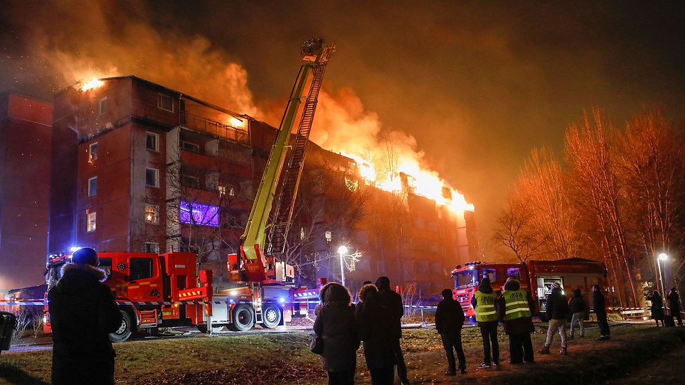 Brand i flerfamiljshus i Husby i nordvästra Stockholm