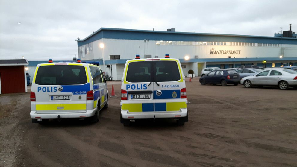 Polisinsats på Mantorptravet.
