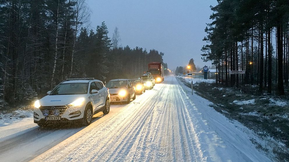 köer väg 26 olycka vansbro snö väg bilar