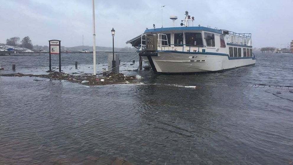 högt vattenstånd över Borgmästarkajen