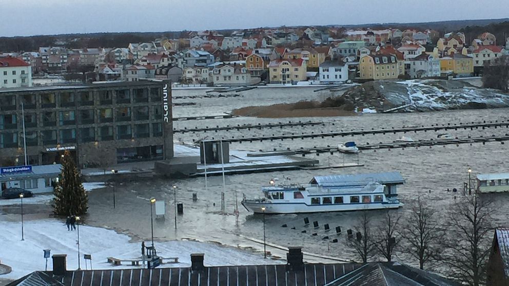 Vattnet fortsätter att stiga vid Borgmästarfjärden i Karlskrona.