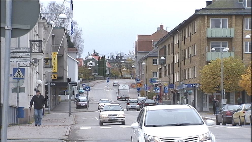 Under mycket stora protester blev Åmål för två år sedan av med Skatteverkets kontor när verksamheten flyttades till Karlstad. Men efter att Landsbygdskommitténs presenterat sina förslag för att stärka landsbygden tänds nu hoppet om att vinna tillbaka de 30 förlorade jobben.
