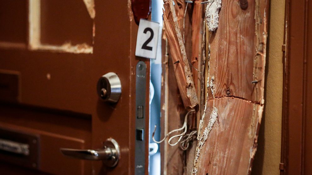 En bild på en dörr som har tydlig brytmärken. ARKIVBILD