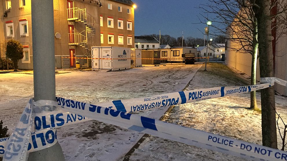 Polisen spärrade av platsen efter explosionen.