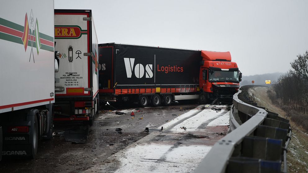 Stopp på E6 vid Helsingborg – efter lastbilsolycka