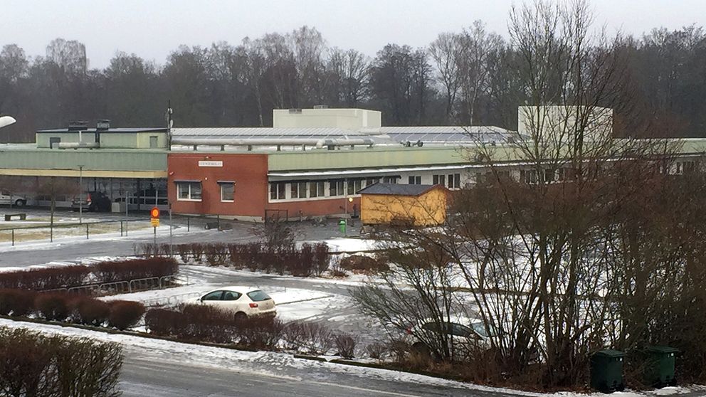 Göingeskolan i Broby. I dag är det exakt ett år sedan en elev knivskars till döds.