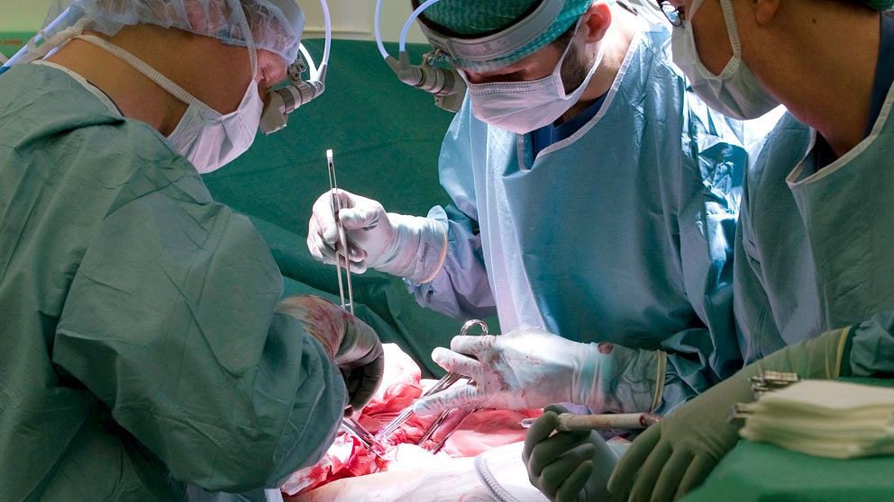 Läkare under operation