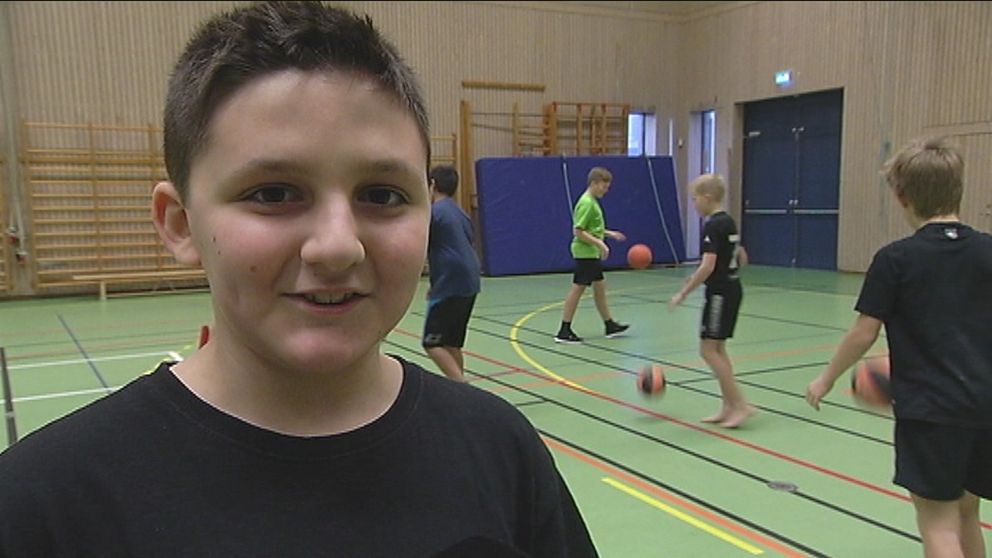 Sebastian Kjellberg gillar idrotten på skolan.