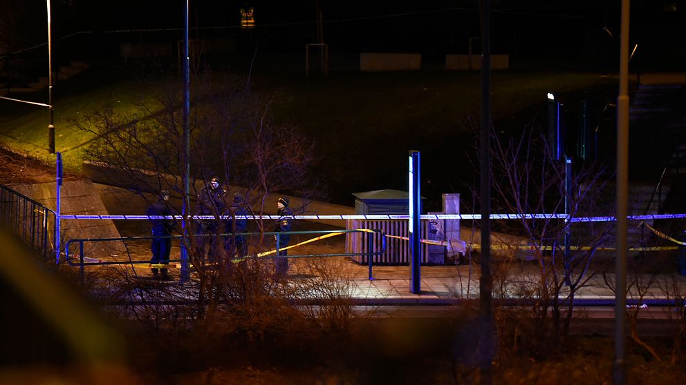 16-årige Ahmed Obaid blev beskjuten vid en busshållplats på Amiralsgatan i Malmö vid påfarten mot Adlerfeldts väg i Malmö.
