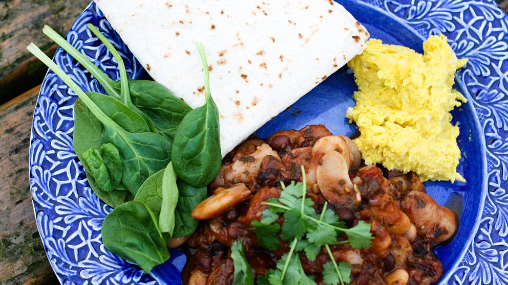 Bönchili med majskräm och tortillabröd