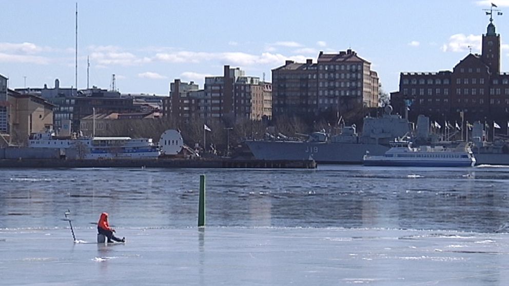 Marskylan hängde kvar i början av april. Mycket sol och strålande vackra vårvinterdagar blev det, som här i Göteborg annandag påsk den 1 april.