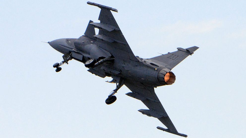 Ett plan av typen Jas 39 Gripen har kraschat vid en flyguppvisning i Thailand