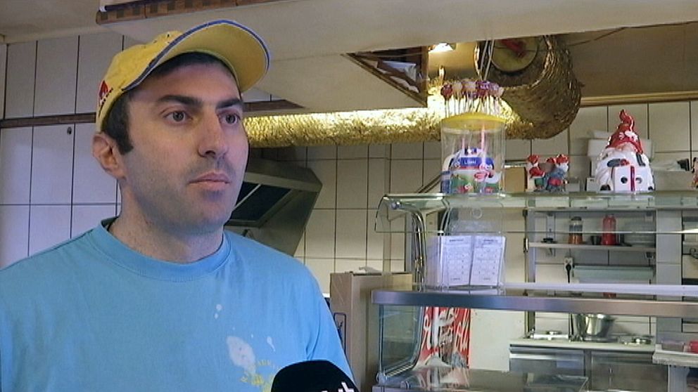 Sasa Simijonivic på pizzerian där han jobbar