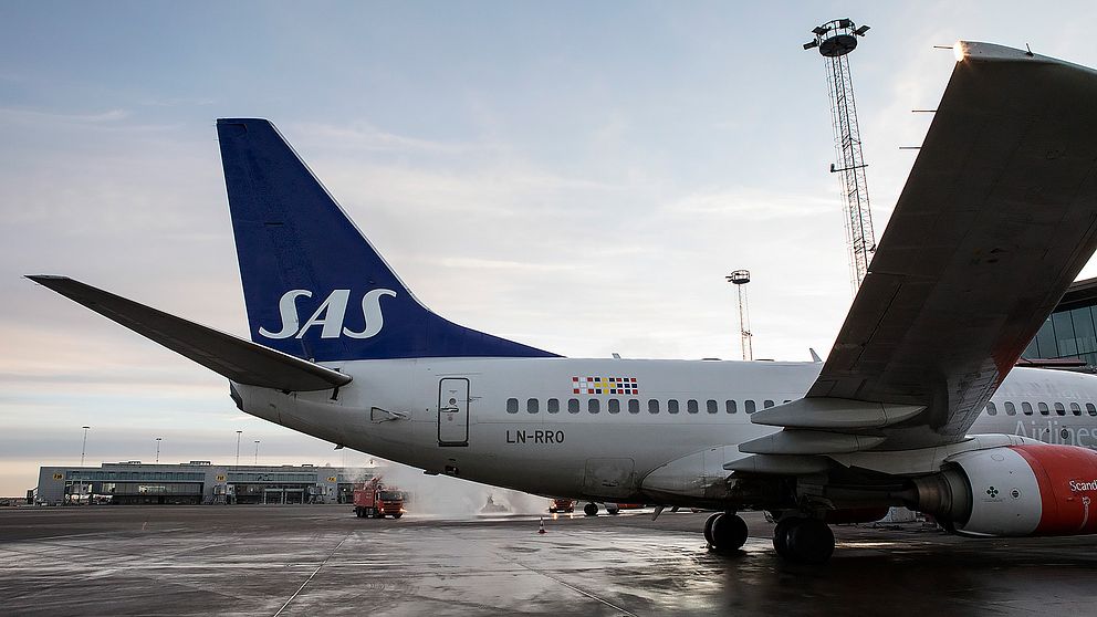 Enligt obekräftade tidningsuppgifter i Danmark överväger SAS att registrera flygplan i Irland för att sänka kostnaderna.