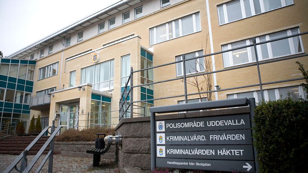 26-åringen förnekar att han gjort sig skyldig till hets mot folkgrupp