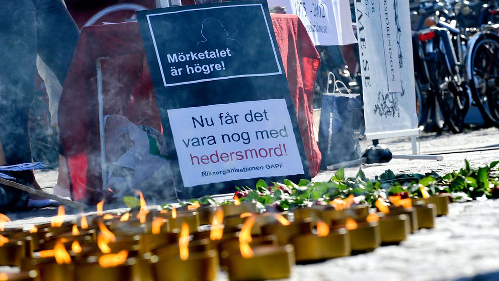 Manifestation mot hedersmord på Medborgarplatsen i Stockholm.