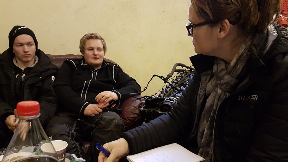 Jakob Larsson och Emil Sundberg i samtal med SVT:s Marie Sjöberg.