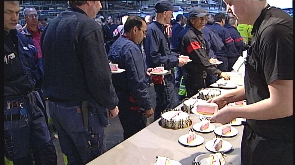 23 feruari 2011 bjöds de anställda bjöds på tårtkalas samtidigt som Saab hade akut penningkris.