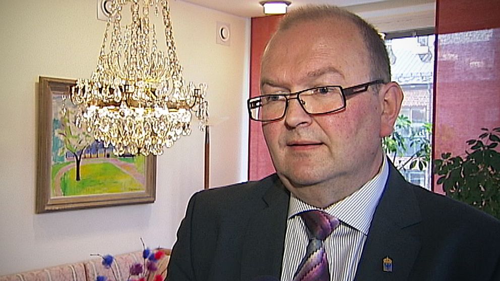 Efter att Handelshögskolans professor Kjell A. Nordström kallat Värmland för skräpyta slår nu landshövdingen tillbaka.