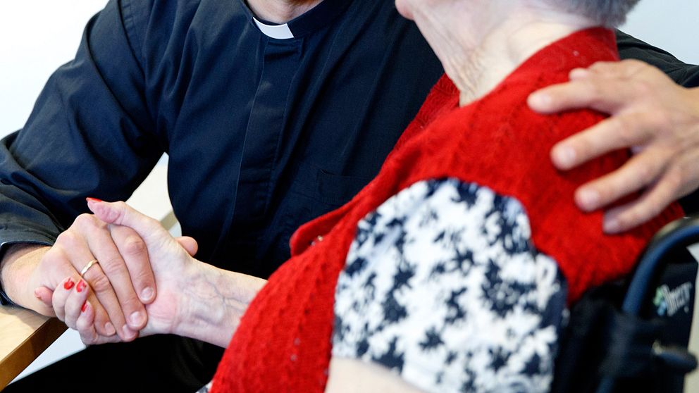 Präst på äldreboende