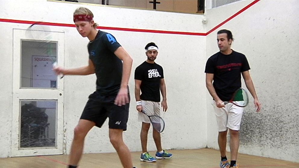 tre killar i squashhall