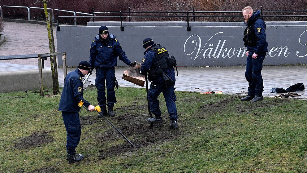 Polisen letar efter bevis efter mordet på 16-årige Ahmed Obaid