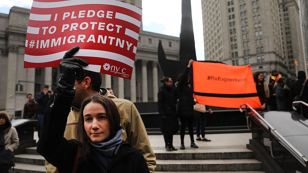 Aktivister i New York protesterar mot flyktingstoppet.