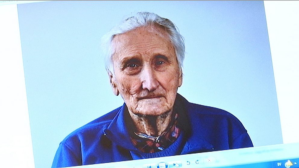 Henning Håkansson, 94 år, låg utomhus och frös i 17-18 timmar. Efter 20 dagar på sjukhus avled han.