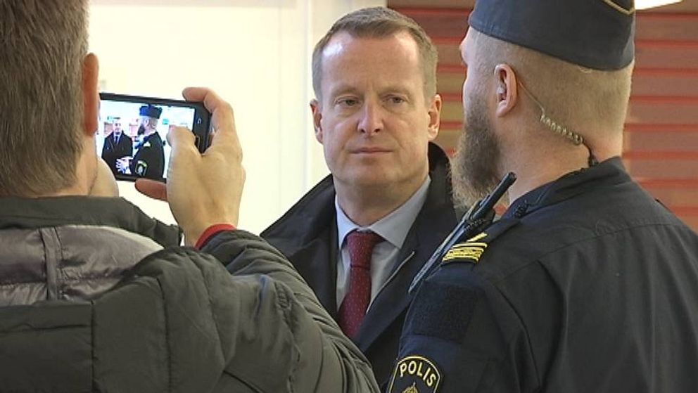 Inrikesminister Anders Ygeman (S) på Skavsta flygplats