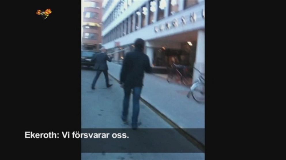 Bild tagen med mobilkamera. Erik Almqvist och Christian Westling under järnrörsskandalen.