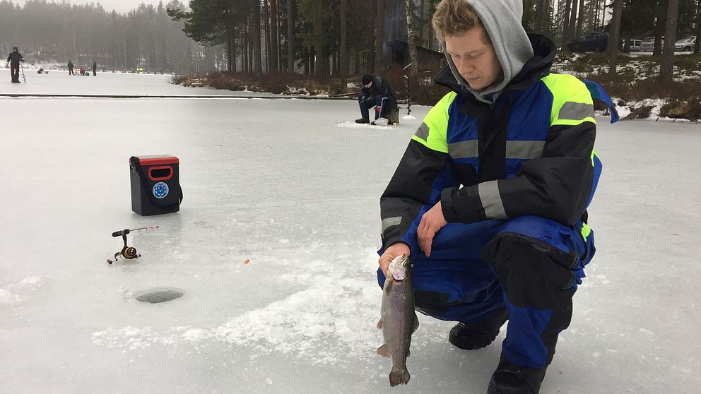 Emil Westerlund med fiskfångst