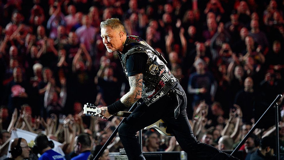 Metallica-sångaren James Hetfield på scen.